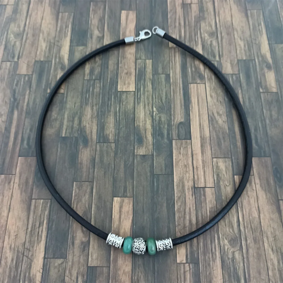 Collier cuir homme aventurine verte