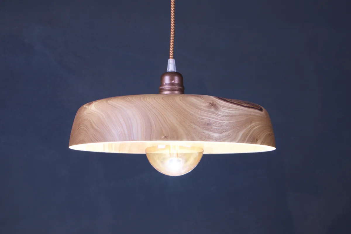 Luminaire en bois massif fait main 