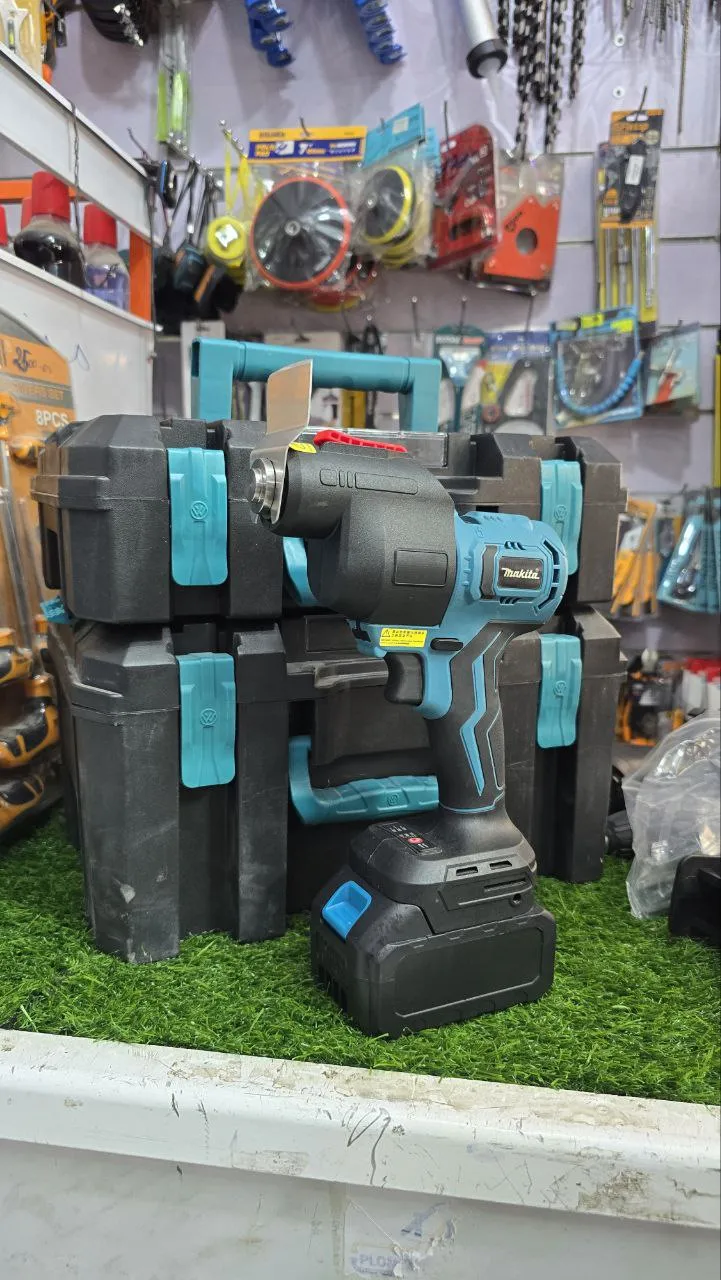 Outil multifonction 10 en 1 "marque Makita" 